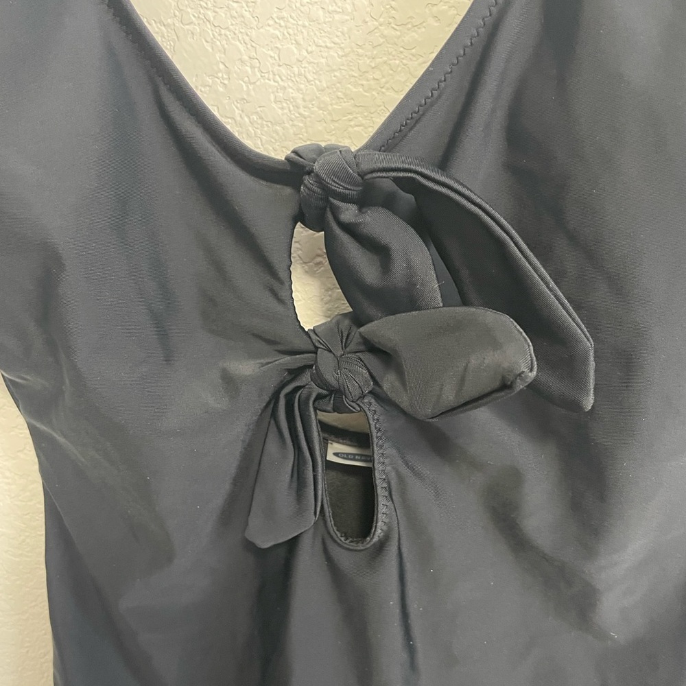 Old Navy Black Keyhole One Piece Swimsuit Tie Front Medium NWOT - Picture 3 of 8